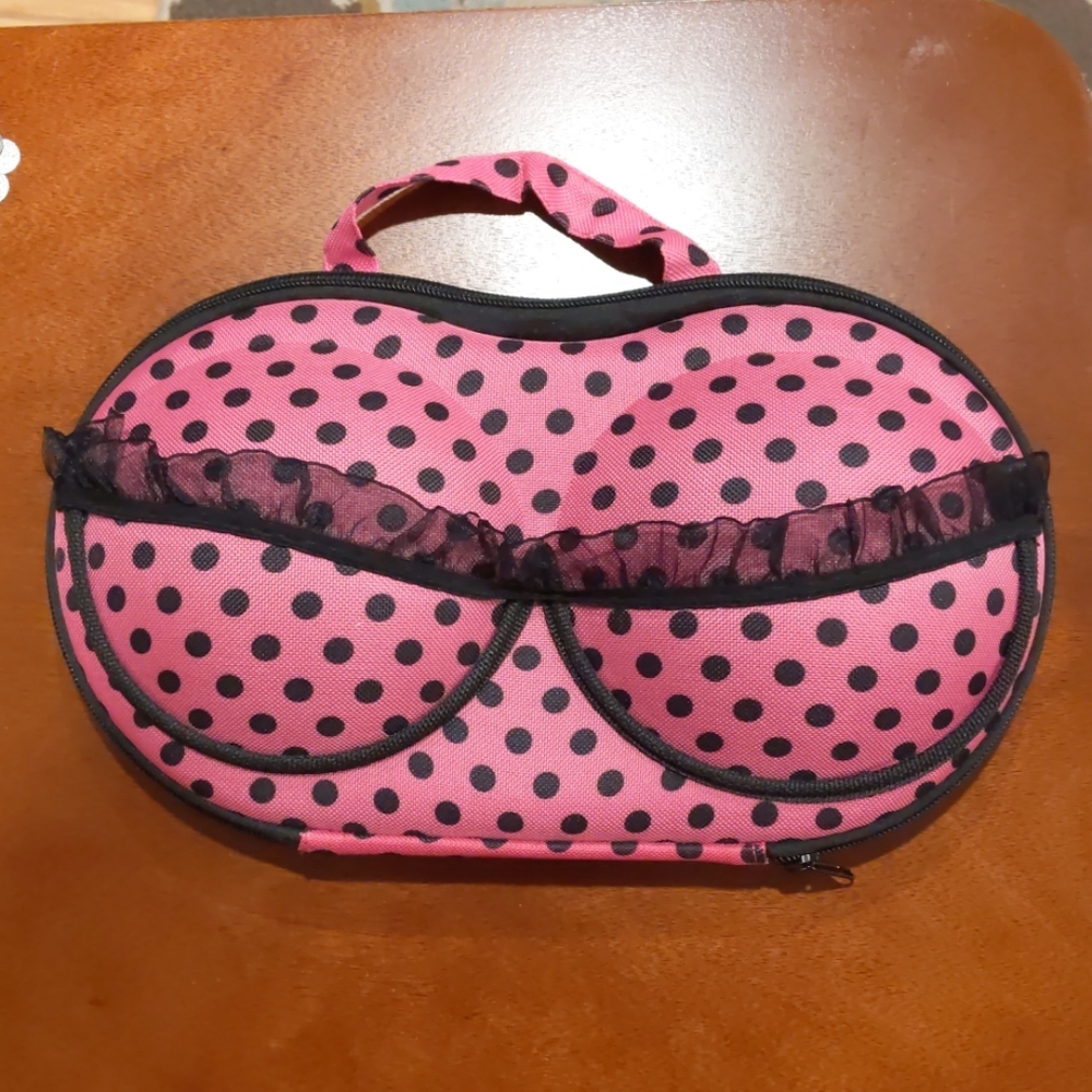 Set of three bags.